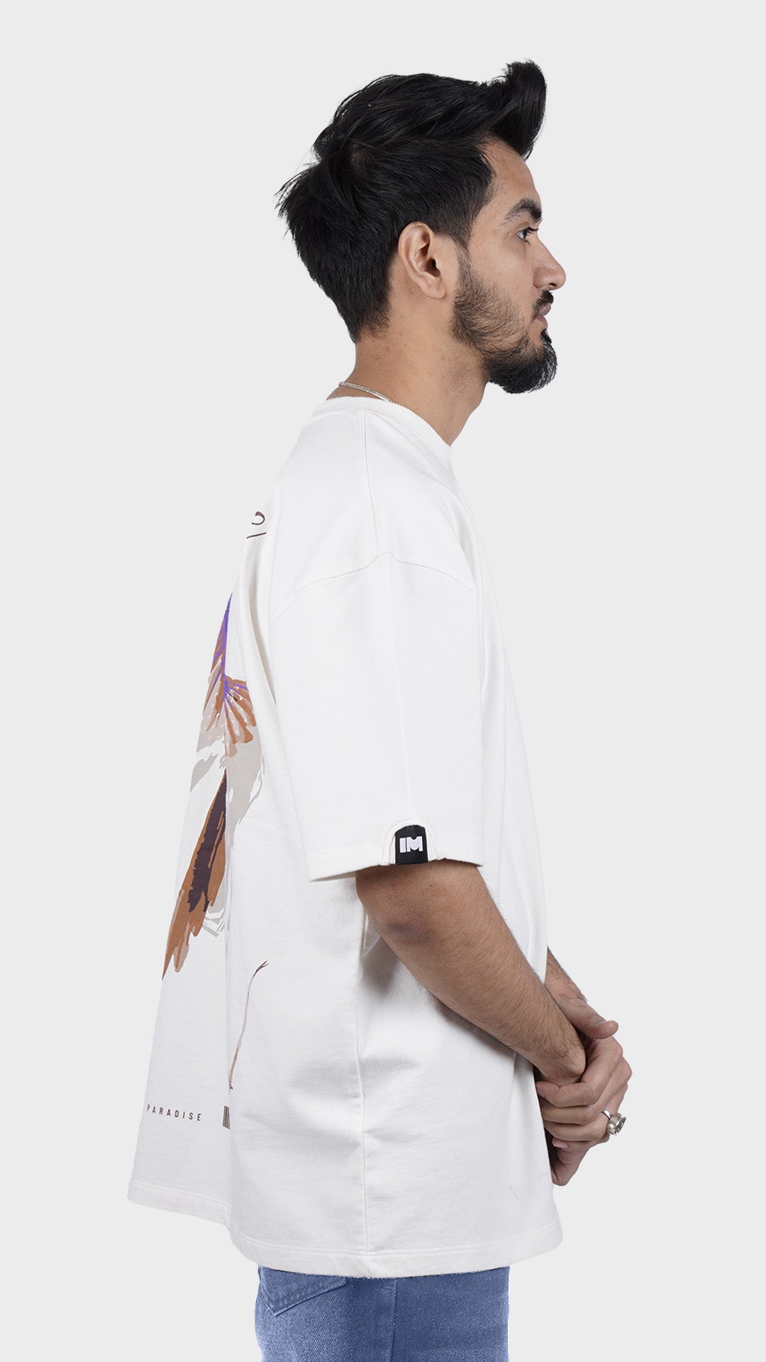 Drop shoulder white t-shirt with loose sleeves